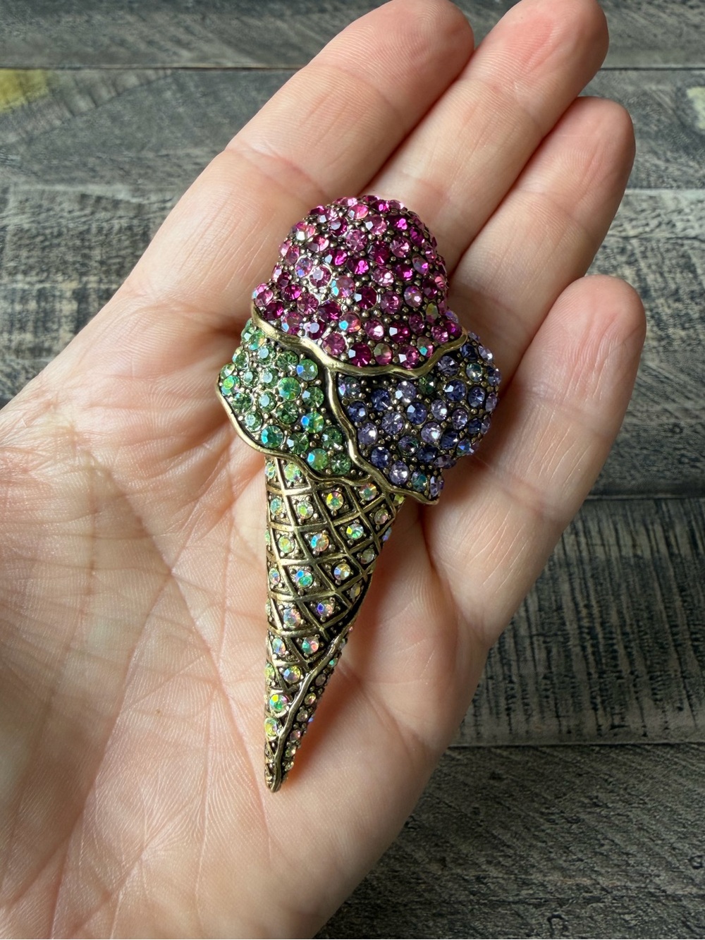 Heidi Daus ‘We All Scream For Ice Cream’ Crystal Brooch - Picture 5 of 5